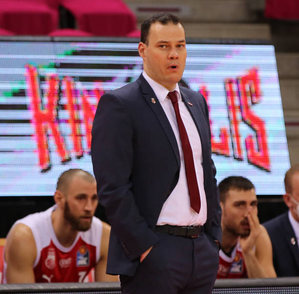 字母哥交出 字母哥交出